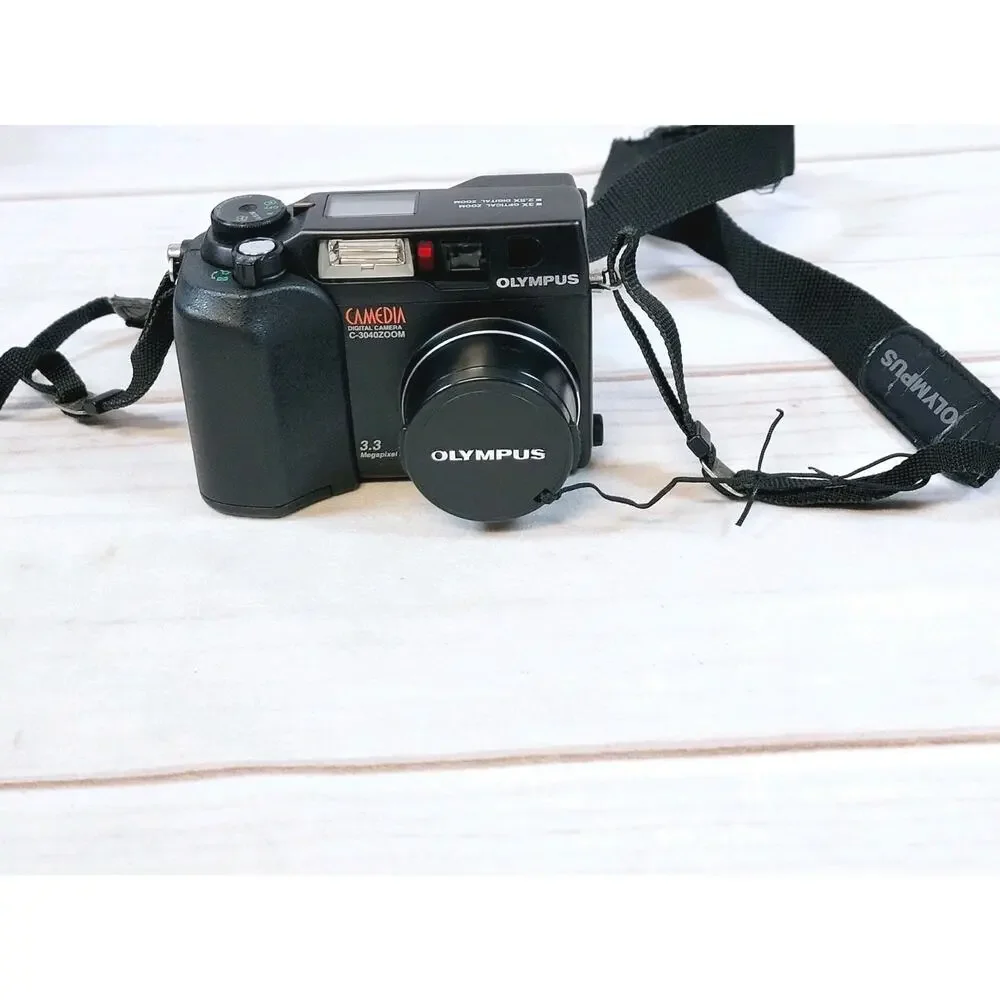 Olympus CAMEDIA C-3040 Zoom 3.3MP Digital Camera - Black W/Case Tested